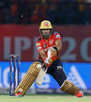 Celebrating passion and unity: a glimpse into Shashank Singh's heartfelt support for team