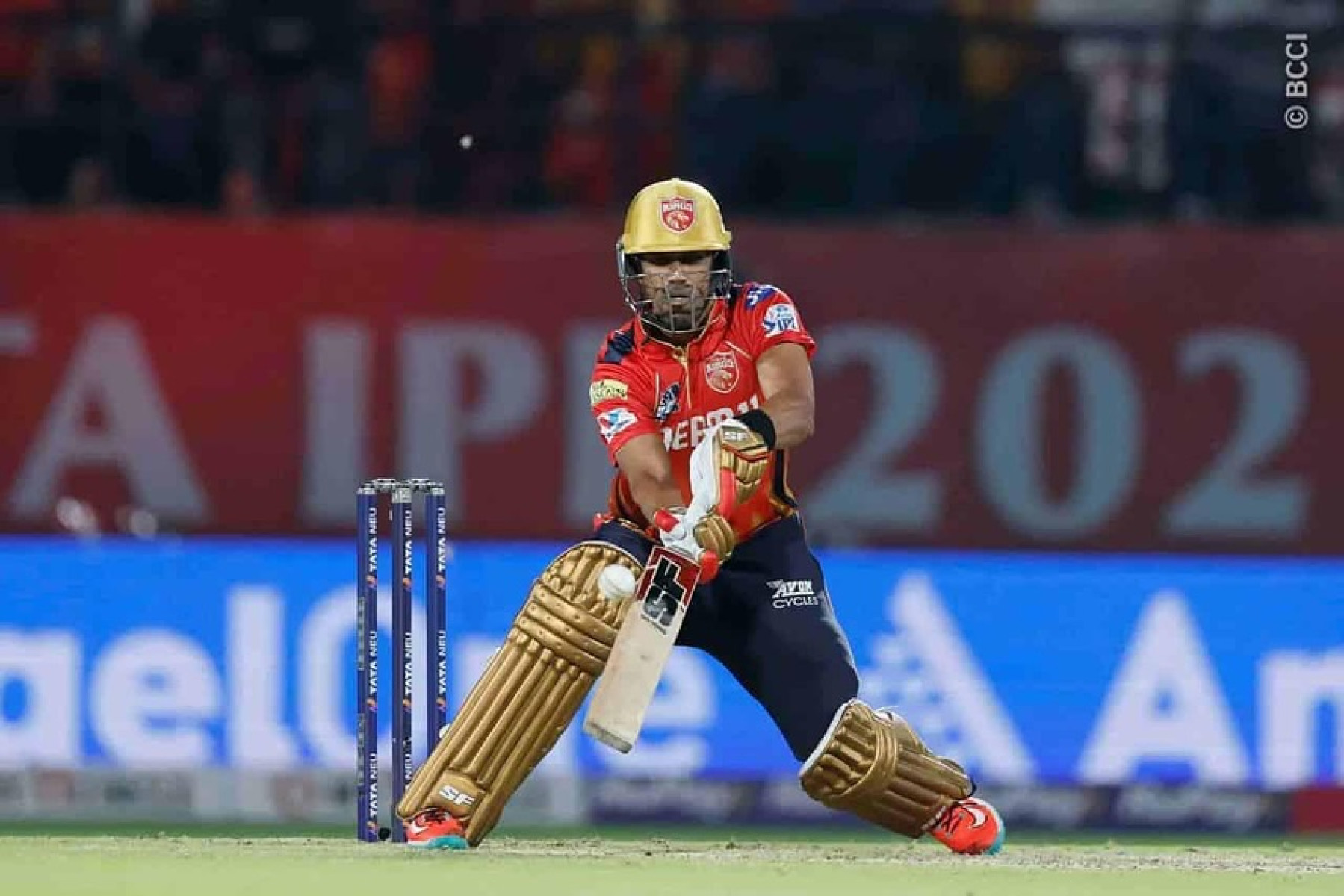 Celebrating passion and unity: a glimpse into Shashank Singh's heartfelt support for team