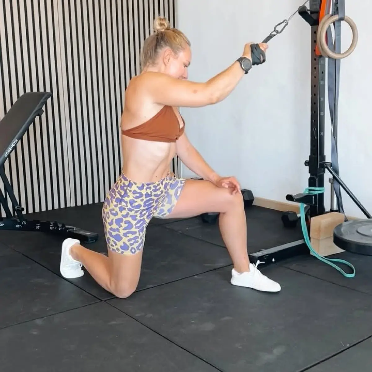 Shoulder & Bicep Mobility Strength Session Hali Holeszowski’s expert routine boosts mobility and strength for shoulders and biceps!!.
