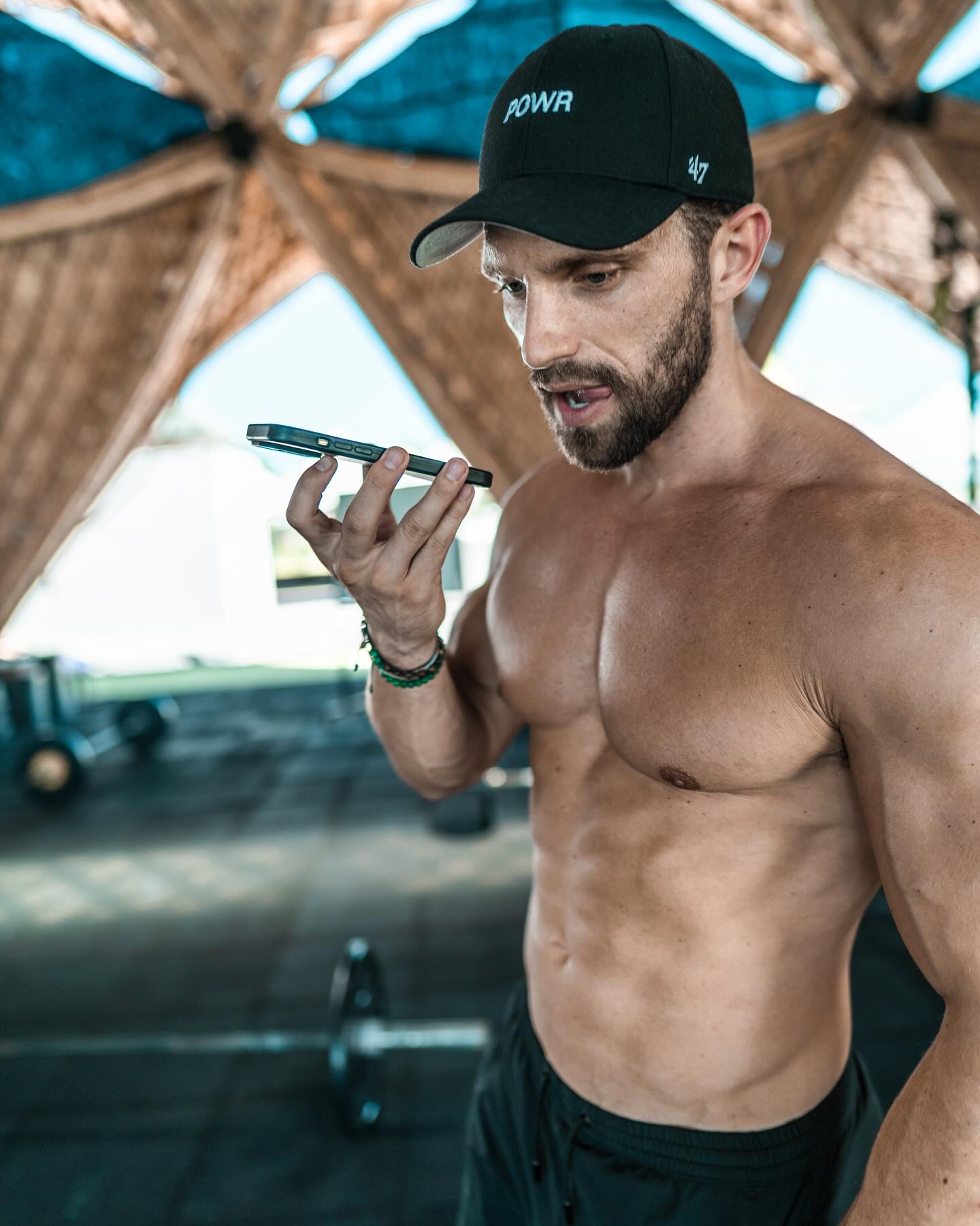 Simon Thomsen Champions Limitless Dedication Top fitness entrepreneur Simon Thomsen shows that relentless effort creates winners!!Go!!!