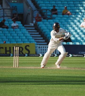 Solid Day For Surrey: 384/7 Lead At Stumps