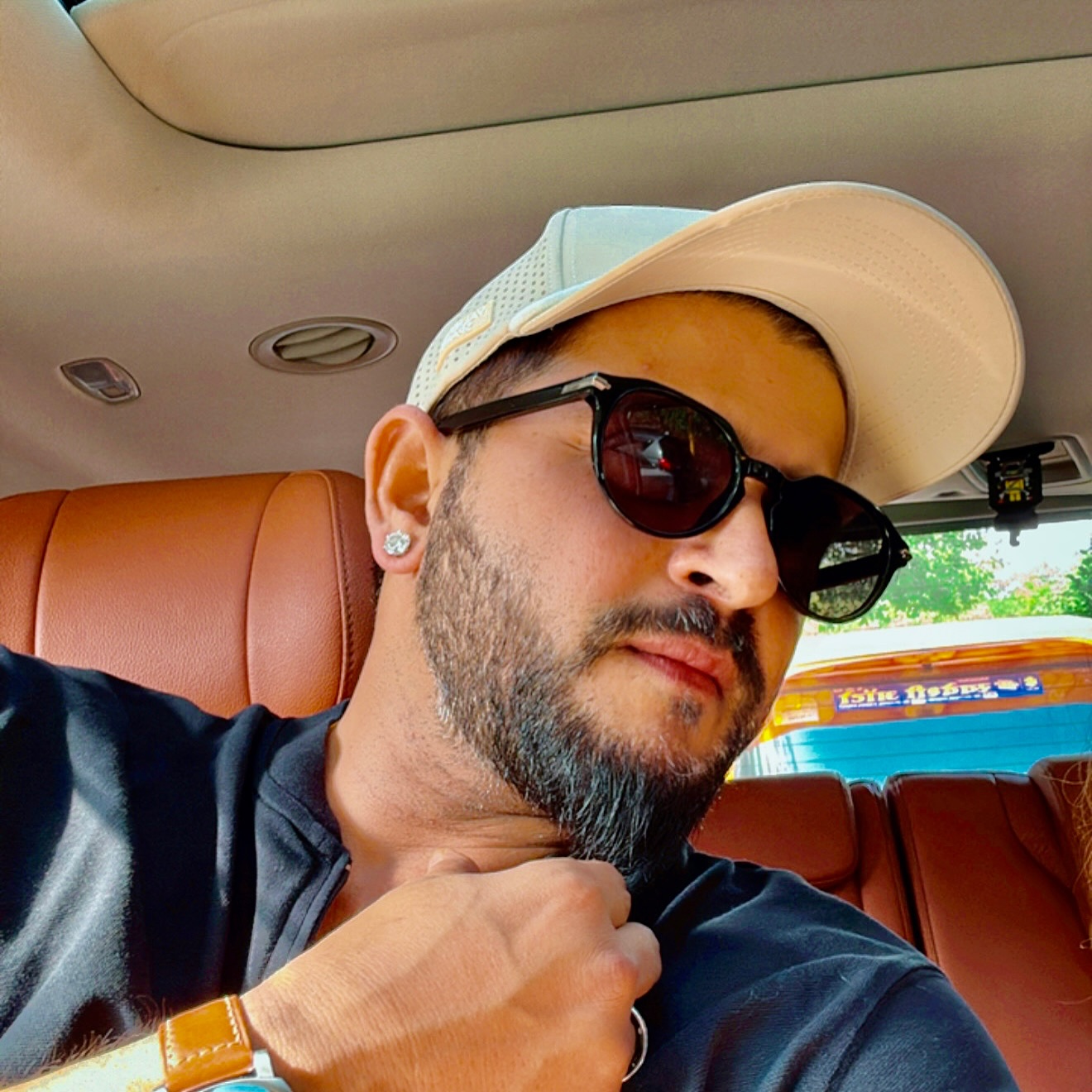 Suresh Raina’s Stylish Thursday Photograph Cricket star Suresh Raina chills on Thursday, merging passion with his unique style vibe!