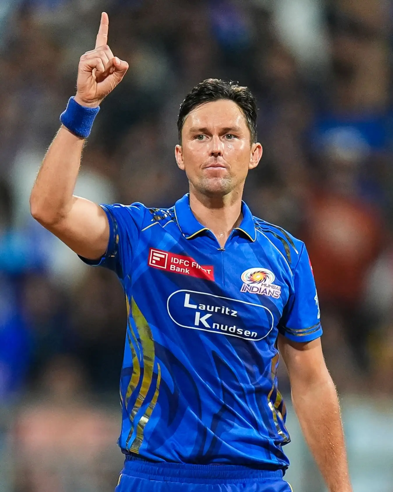 Thunder Storm In Mumbai: Mumbai Indians Brave The Weather MI faces fierce storm, lighting up pitch in high-voltage contest amid Mumbai downpour now!
