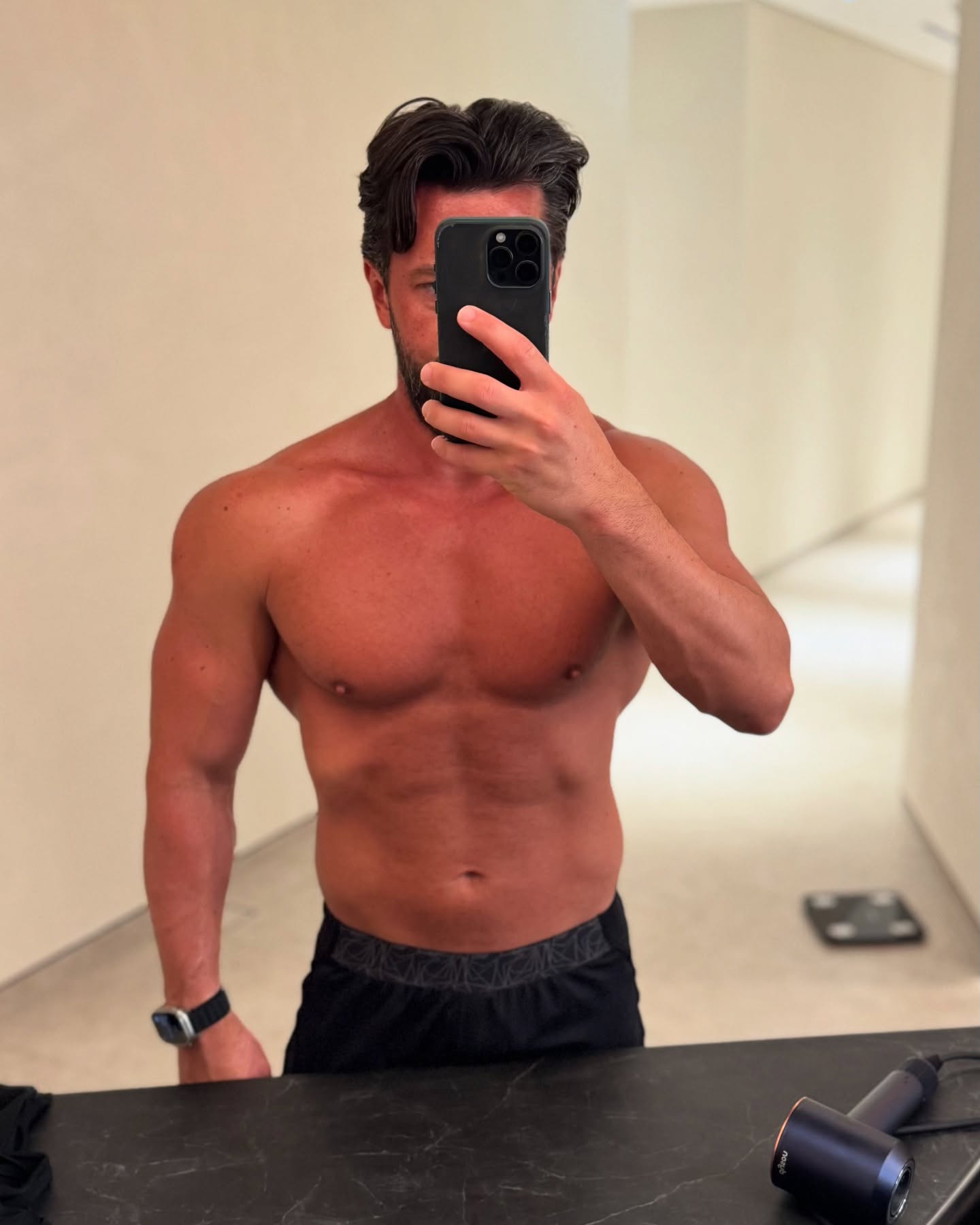 Vlad Nenadovic Captures Week In Dubai Shots