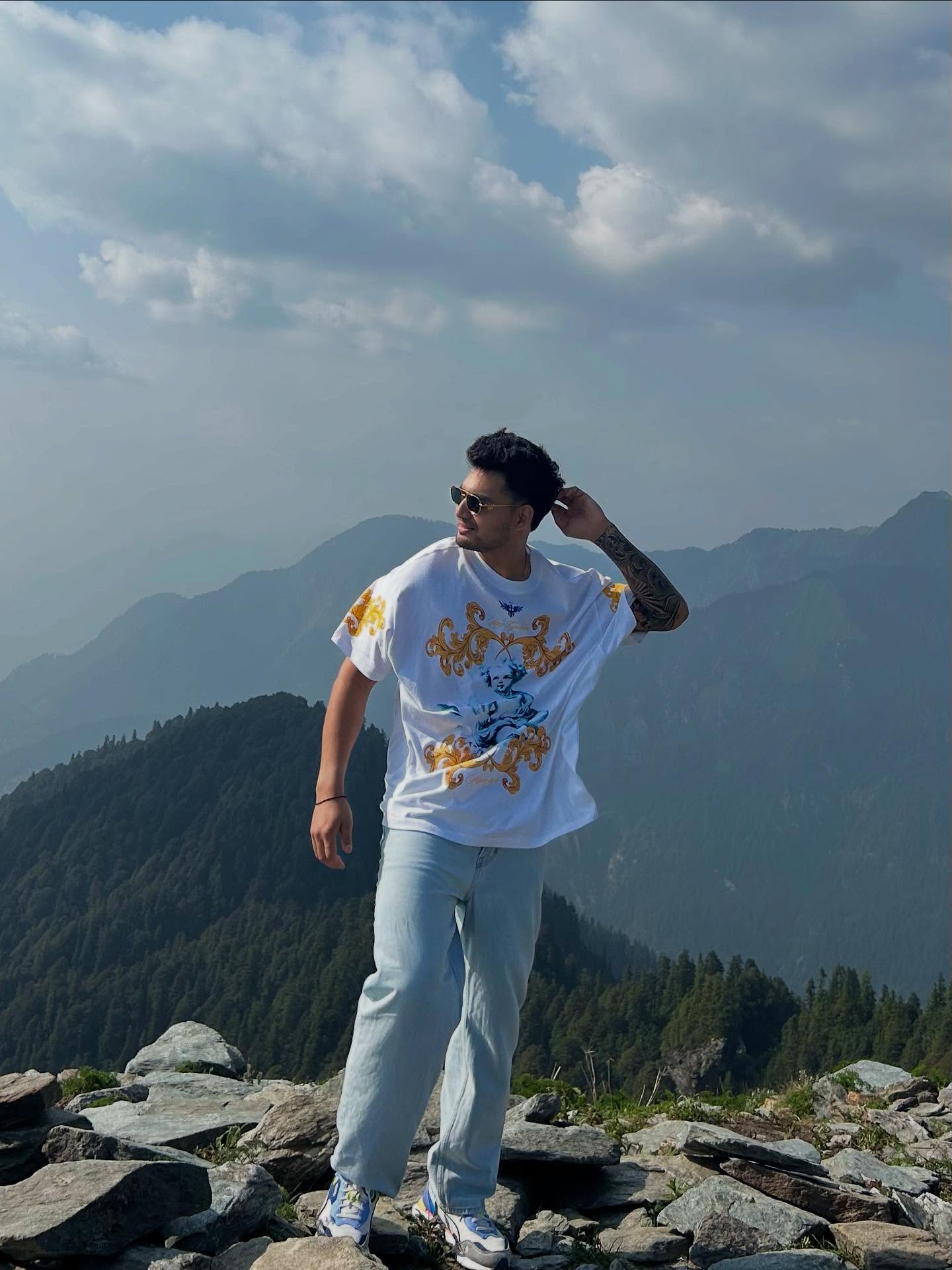 Experience sweeping panoramas and pristine landscapes on a vivid visual odyssey. Marvel!!!