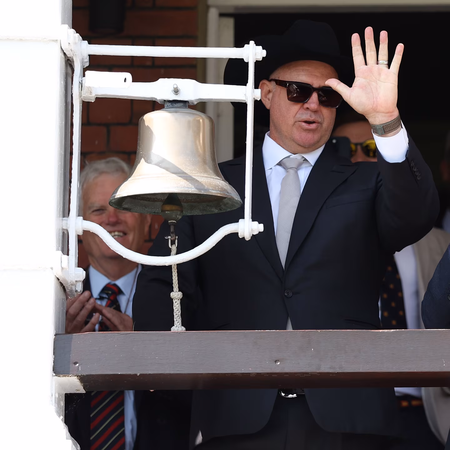 Australian Legend Rings Five-Minute Bell Ahead Of Play Iconic pre-game bell chimes, uniting legacies and electrifying fans with Aussie passion.!!