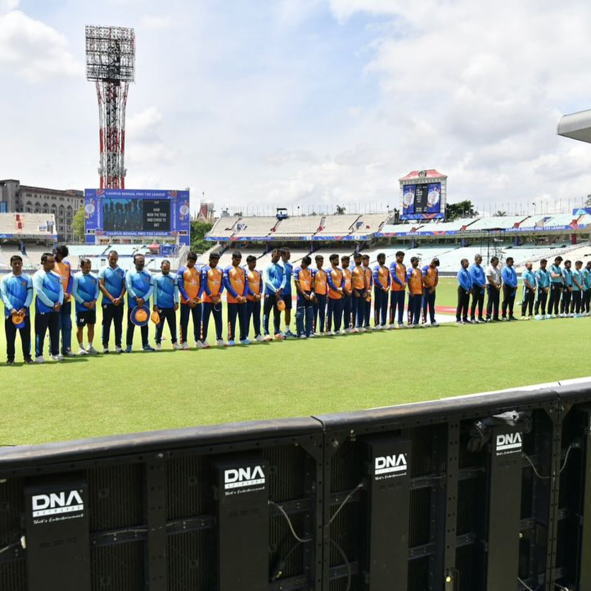 Bengal Pro T20 teams pause play with a minute’s silence and black armbands to honor Doshi!