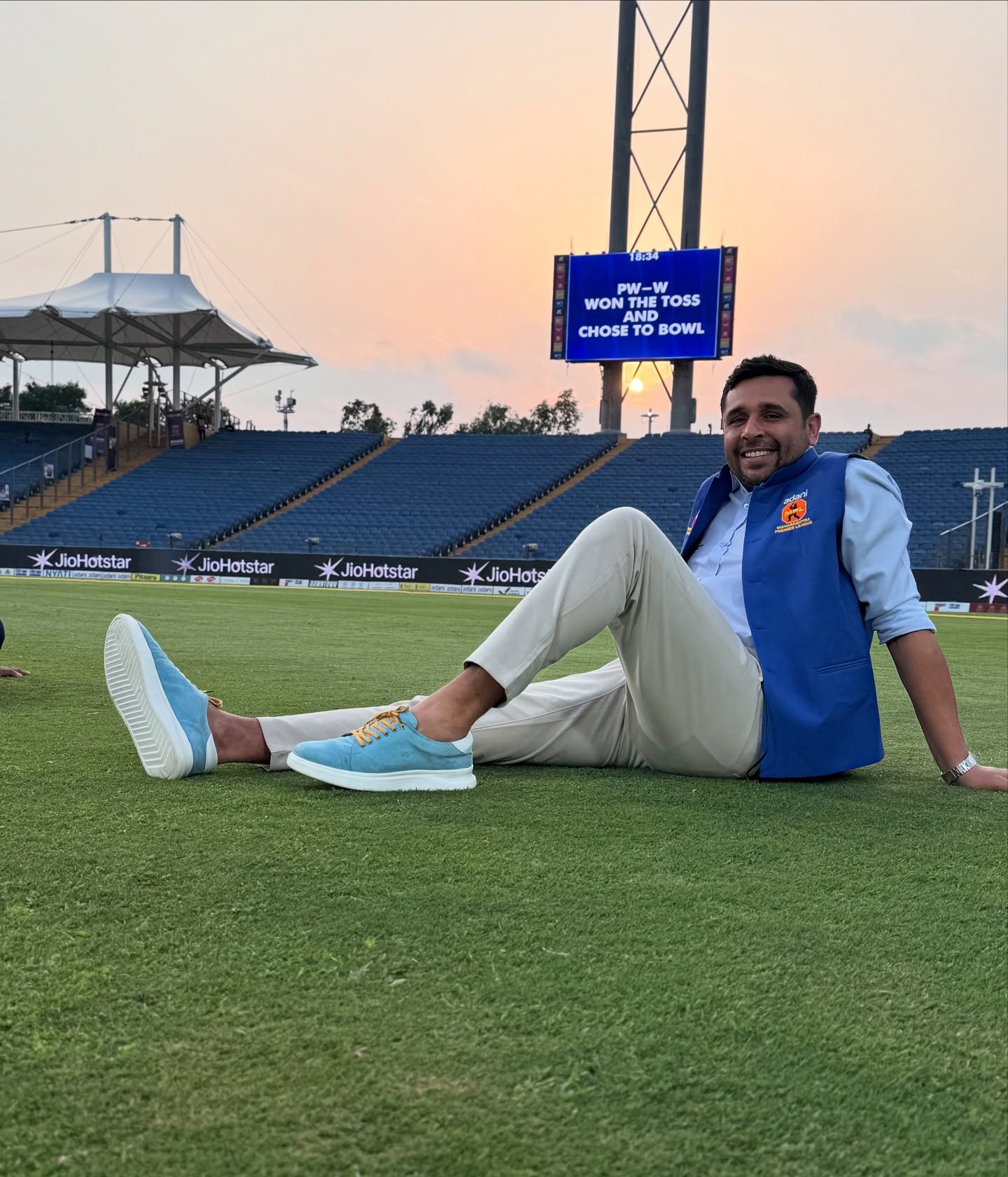 Bisla takes a break on the cricket ground, snapping an unplanned photoshoot moment at MPL!