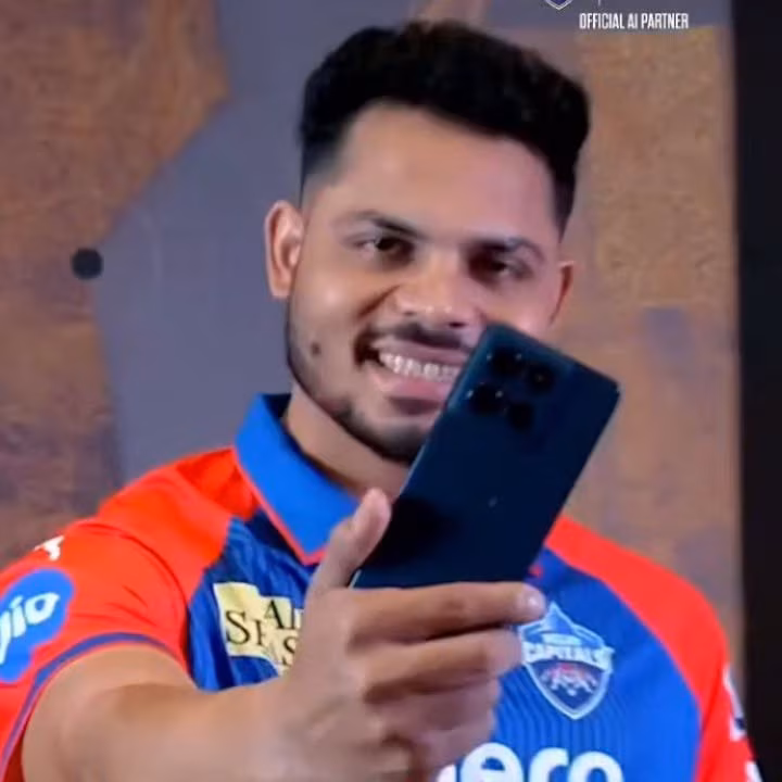 Delhi Capitals Celebrates Fan Support