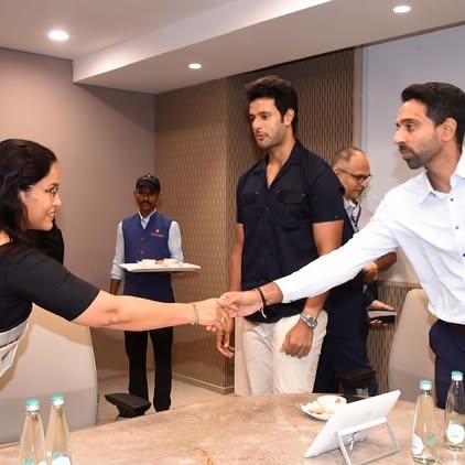 Dhawal Kulkarni Felicitated At BPCL Office