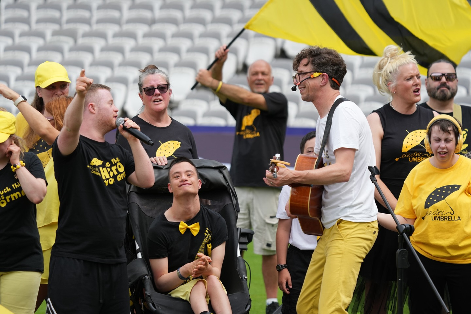Electric Brolly Shines At Lord’s Cricket Ground Dazzling show charms crowds at famed venue, sparking incredible nationwide admiration now.