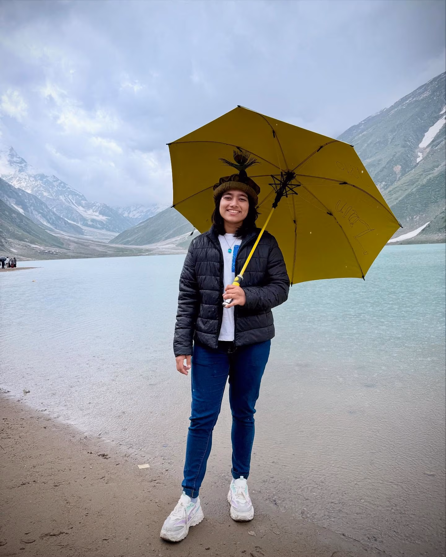 Fatima Sana Embraces Nature’s Serenity Pakistani cricketer shows deep bond with nature, inspiring soulful calm and inner resolve.