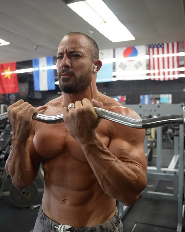 Frank Garrott Coelho’s Full Bicep Workout