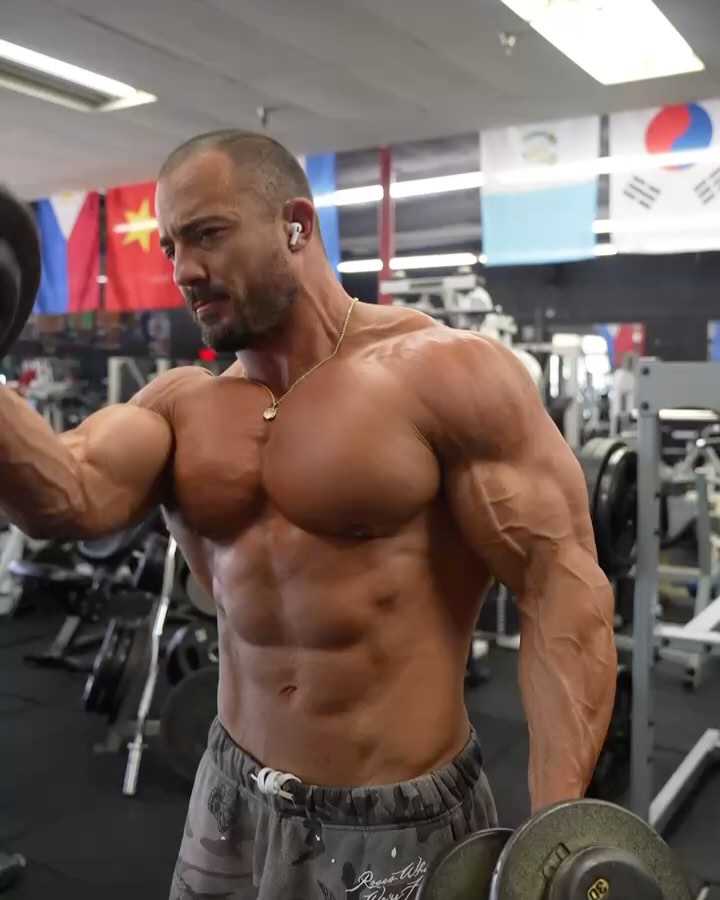 Frank Garrott Coelho’s Full Bicep Workout