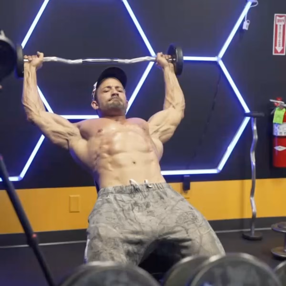 Frank Garrott Coelho’s Upper Body Pump Fitness Enthusiast Frank Garrott Coelho Shares Intense Upper Body Workout Inspo For Gains!