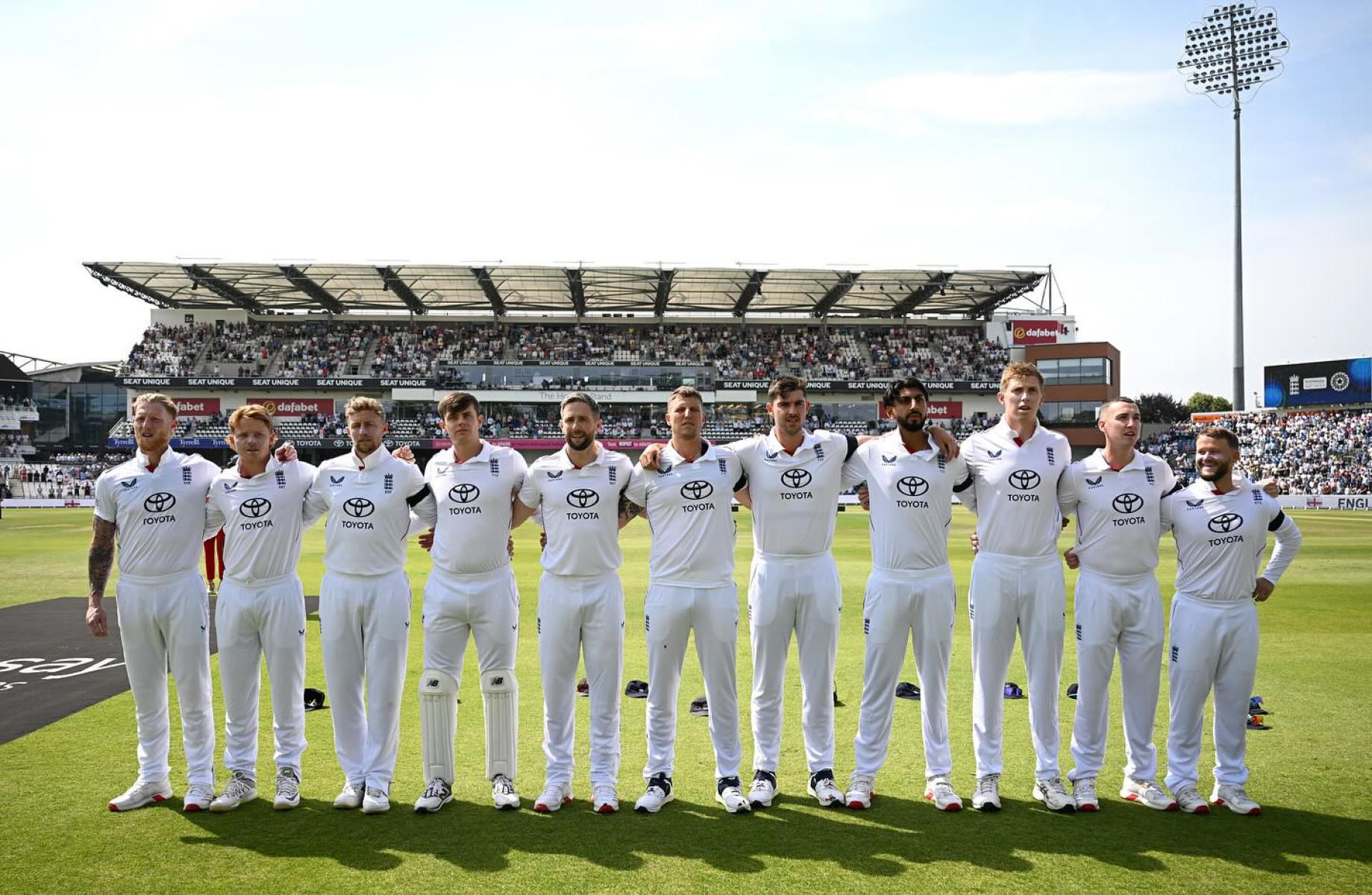 Iconic Headingley ignites as England's Chris Woakes captivates cricket fans with top skill.