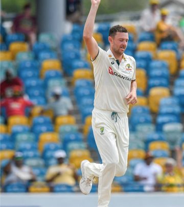Hoff Strikes Early, Secures First Aussie Wicket