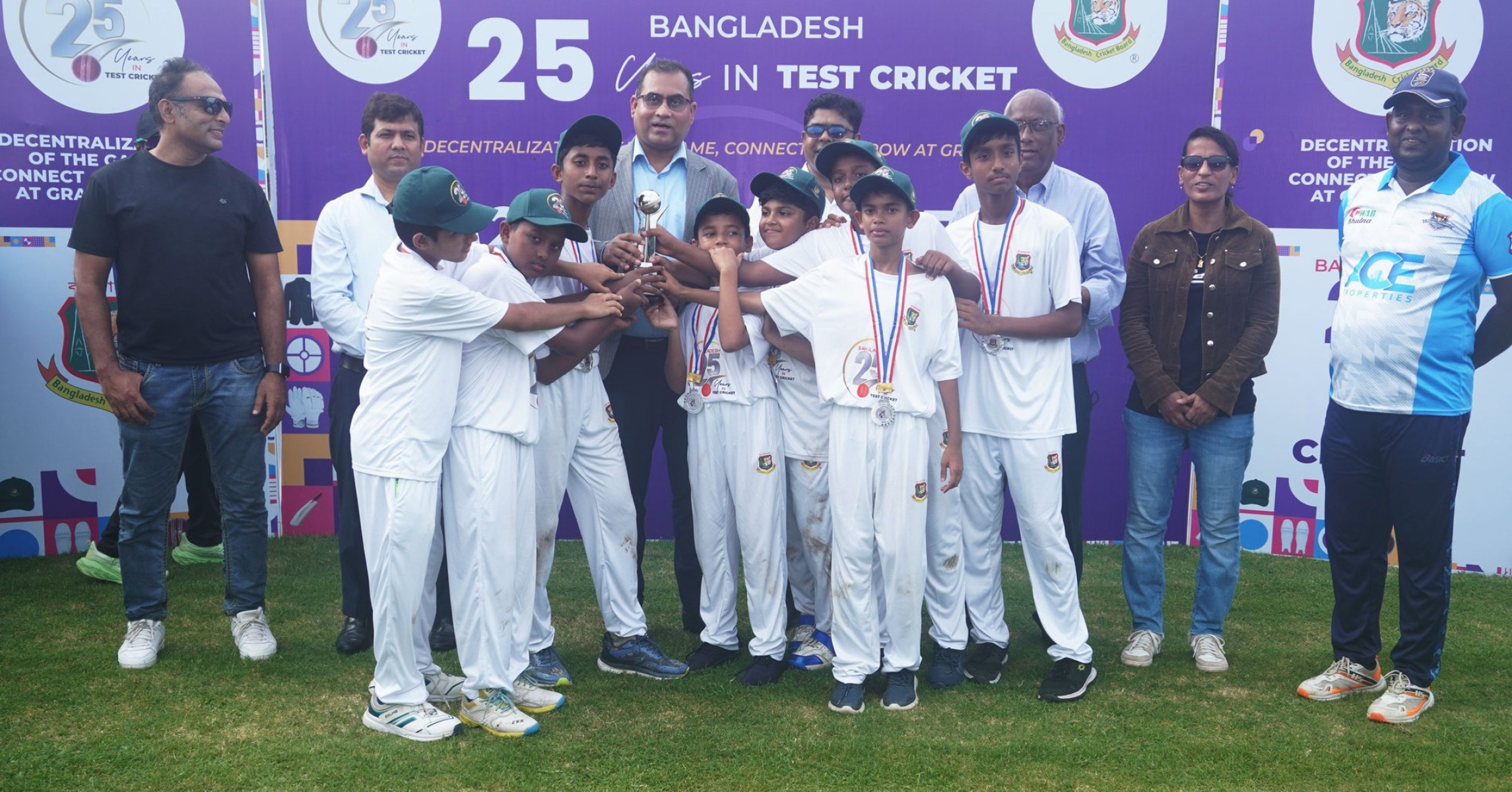 Officials, dignitaries and cricket legends gather in Khulna to mark 25 years of Tests! BD!