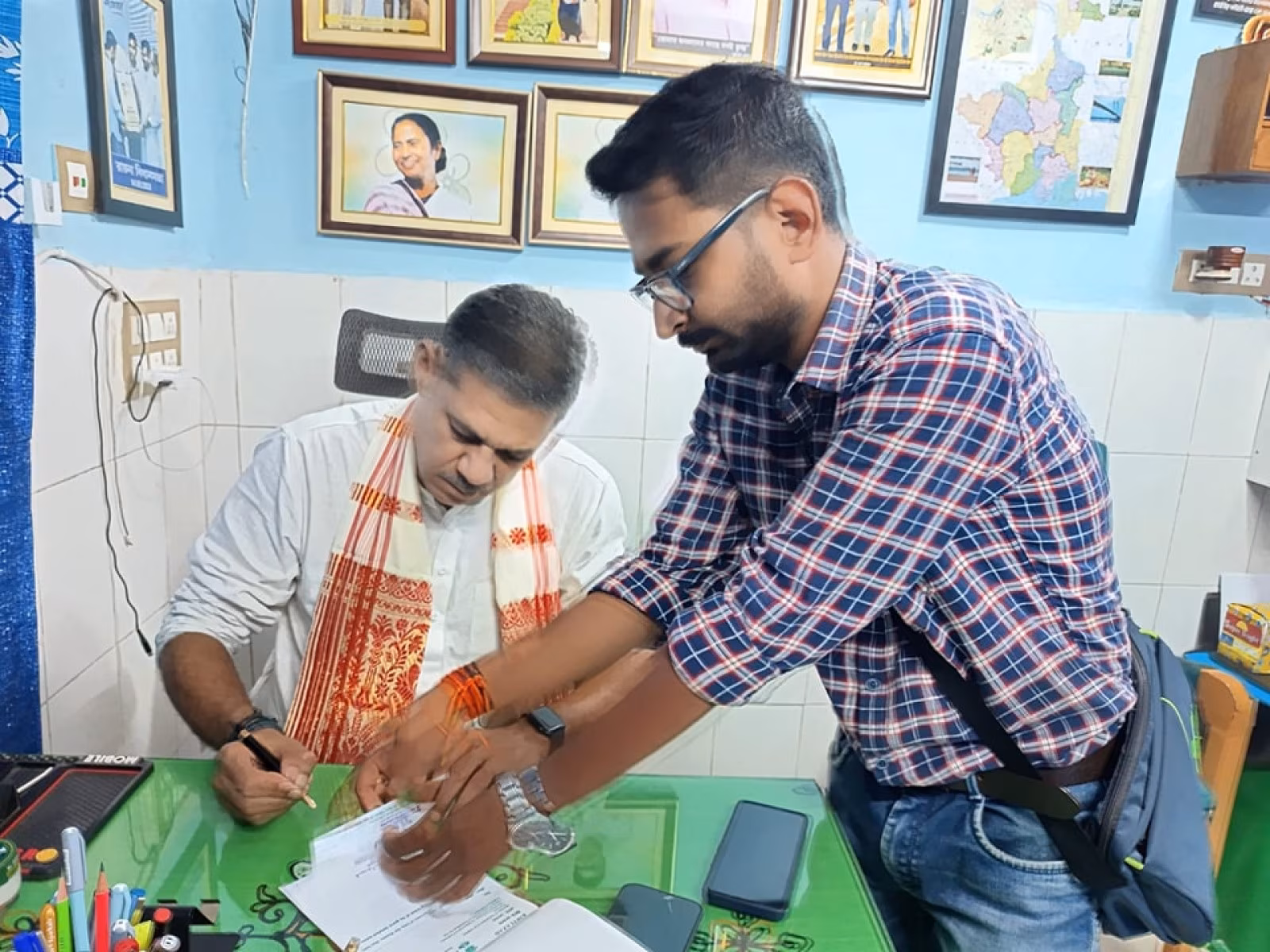 Kirti Azad Launches New Office With Bold Message Kirti Azad debuts his new office, sharing a bold Bangla message that inspires action now!