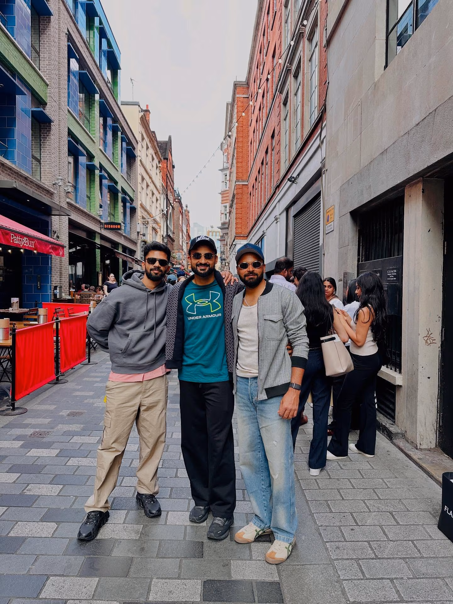 London Vibes Reflect Mukesh Kumar’s Urban Charm Mukesh Kumar showcases his London journey blending cricket passion with city lights glamour.