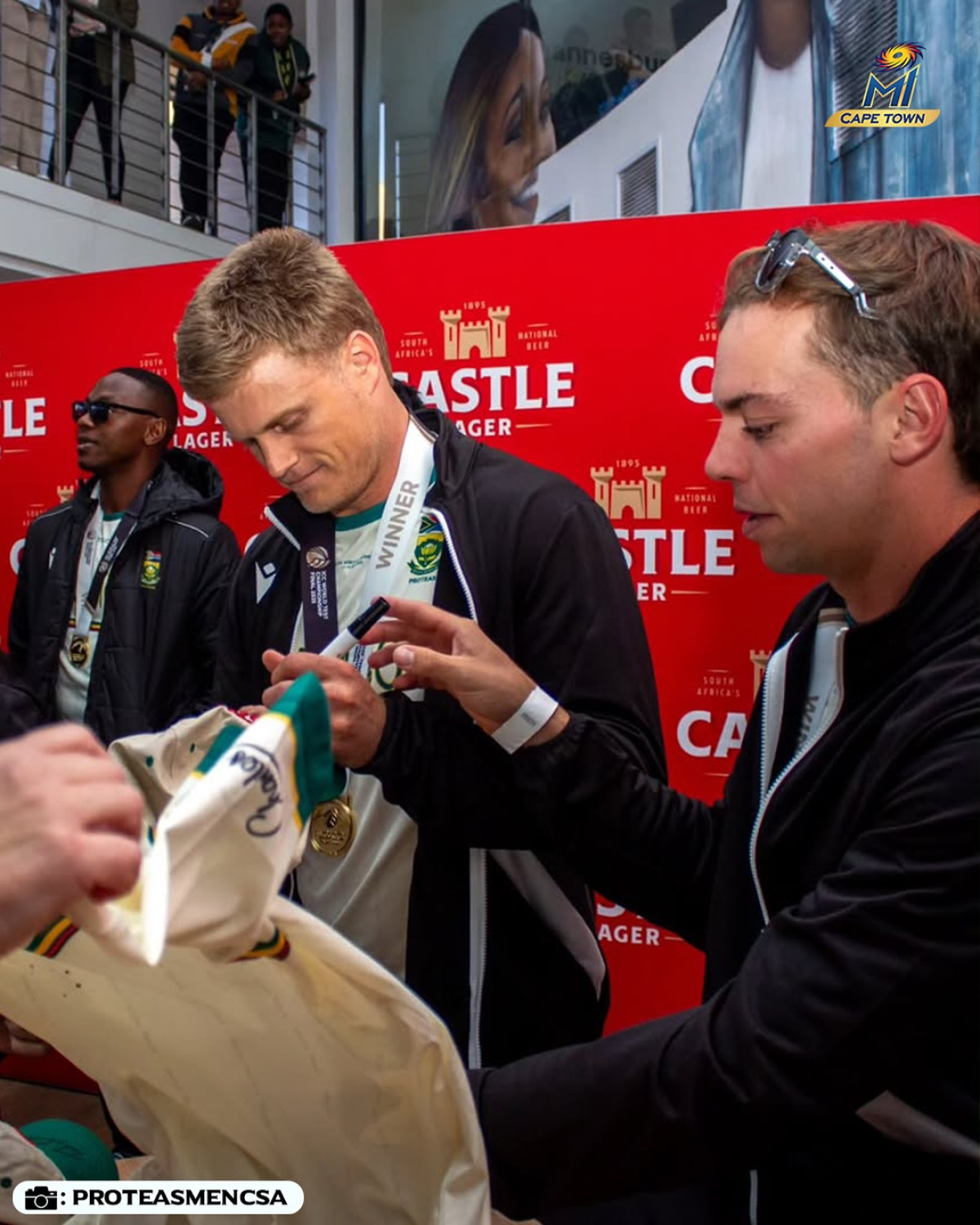 Fans erupt as MI Cape Town celebrates Proteas spirit on home ground with raw energy, live!