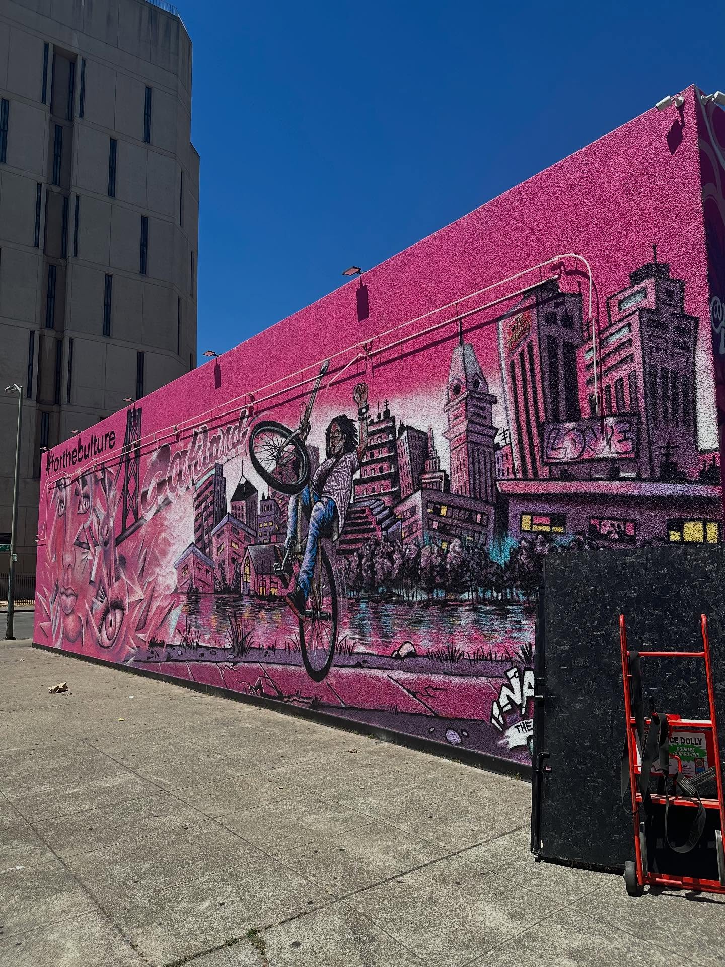 Oakland Coffee Walk Captures Urban Graffiti Vibe