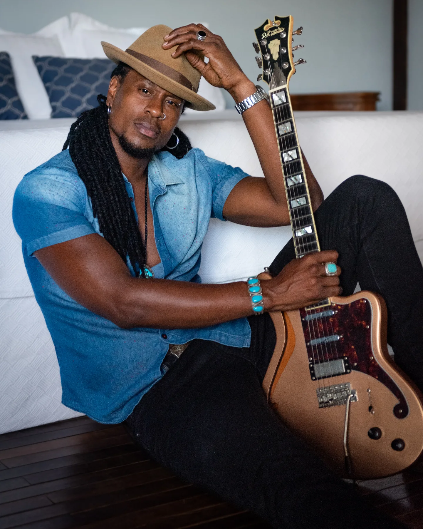 Omari Banks Debuts In My Head With Bold Axe Vibe Omari Banks delivers a raw, in-bed guitar performance in his YouTube debut ‘In My Head’!!!