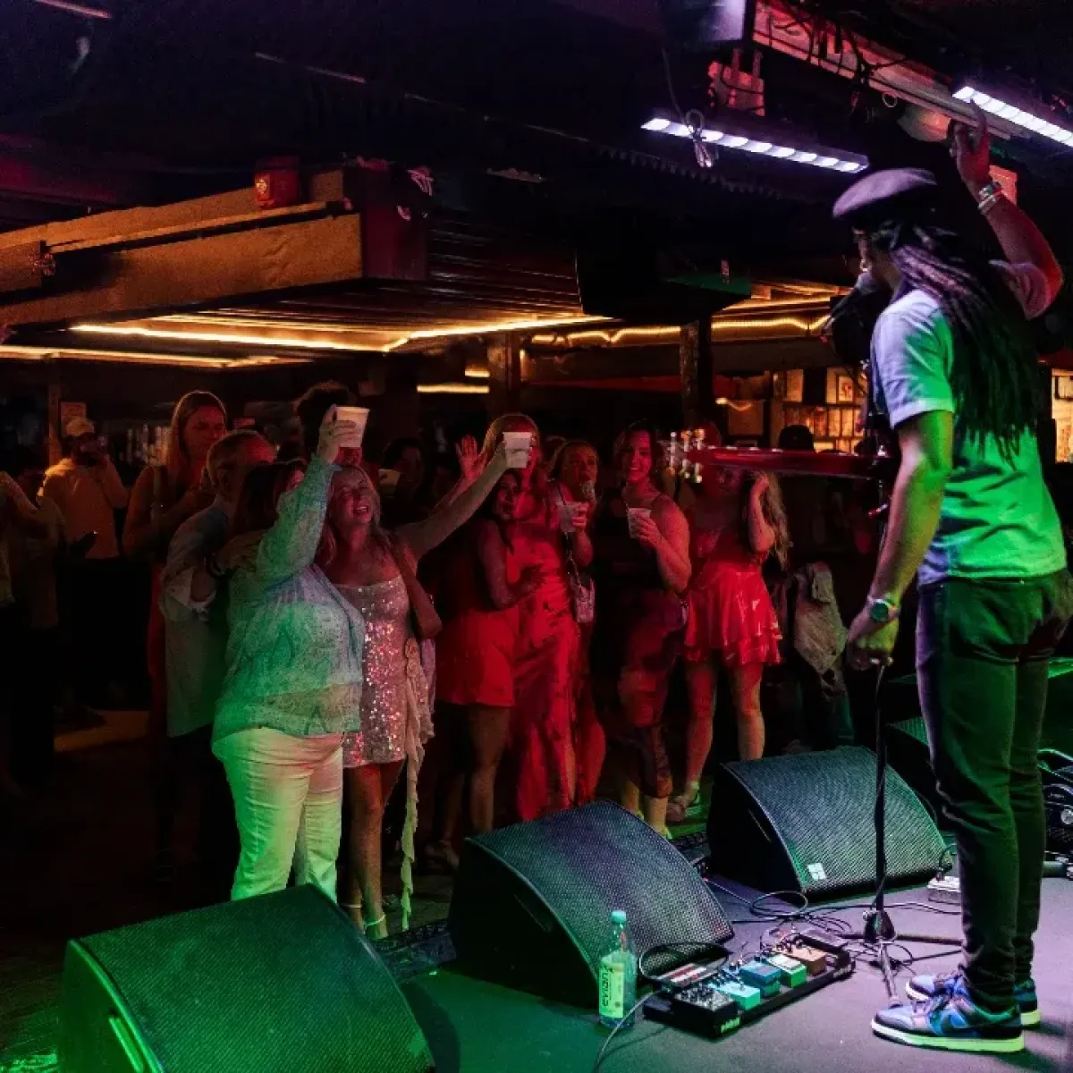 Omari Banks Delivers Rousing Act At Talkhousebar Omari Banks electrifies the crowd at Talkhousebar with a dynamic, soul-powered show live!!