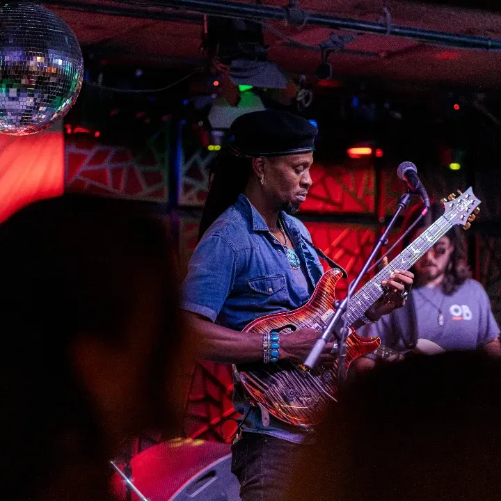 Omari Banks Delivers Rousing Act At Talkhousebar