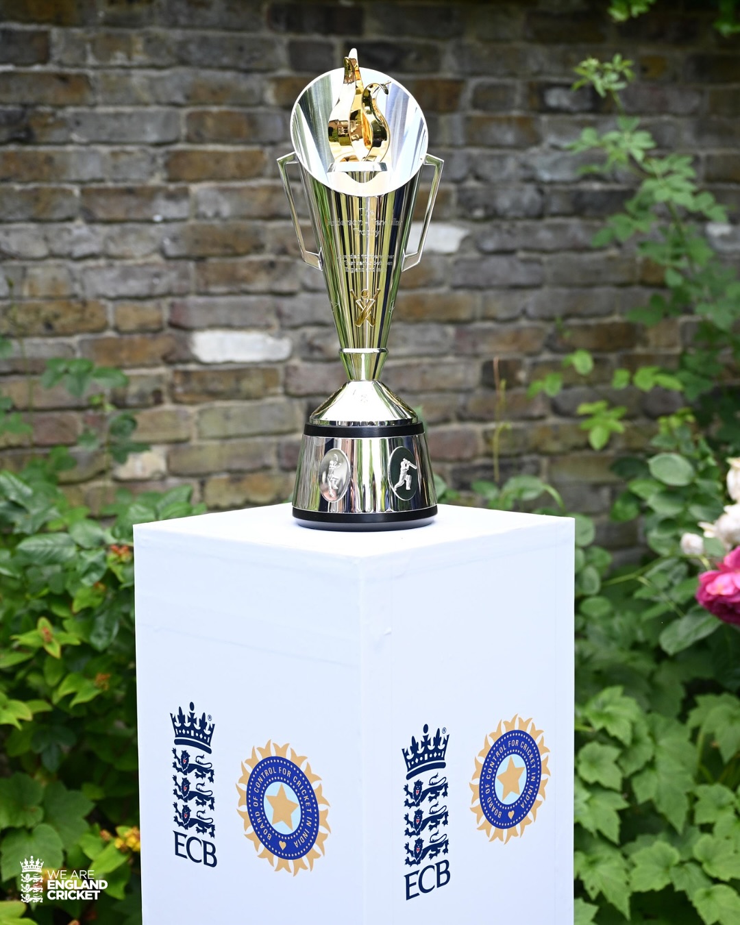 Test Cricket Legends Honored With Exclusive Trophy