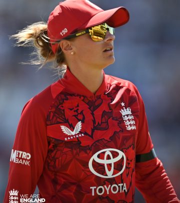 Women Cricketers Honor Air India Crash Victims
