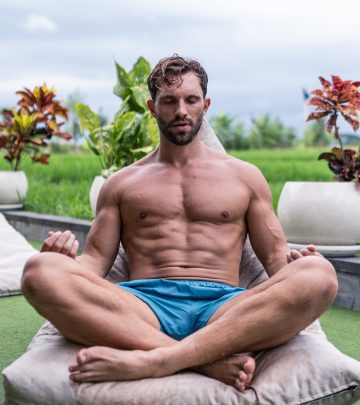 Simon Thomsen ignites personal growth, urging dynamic action and change for a better you.!