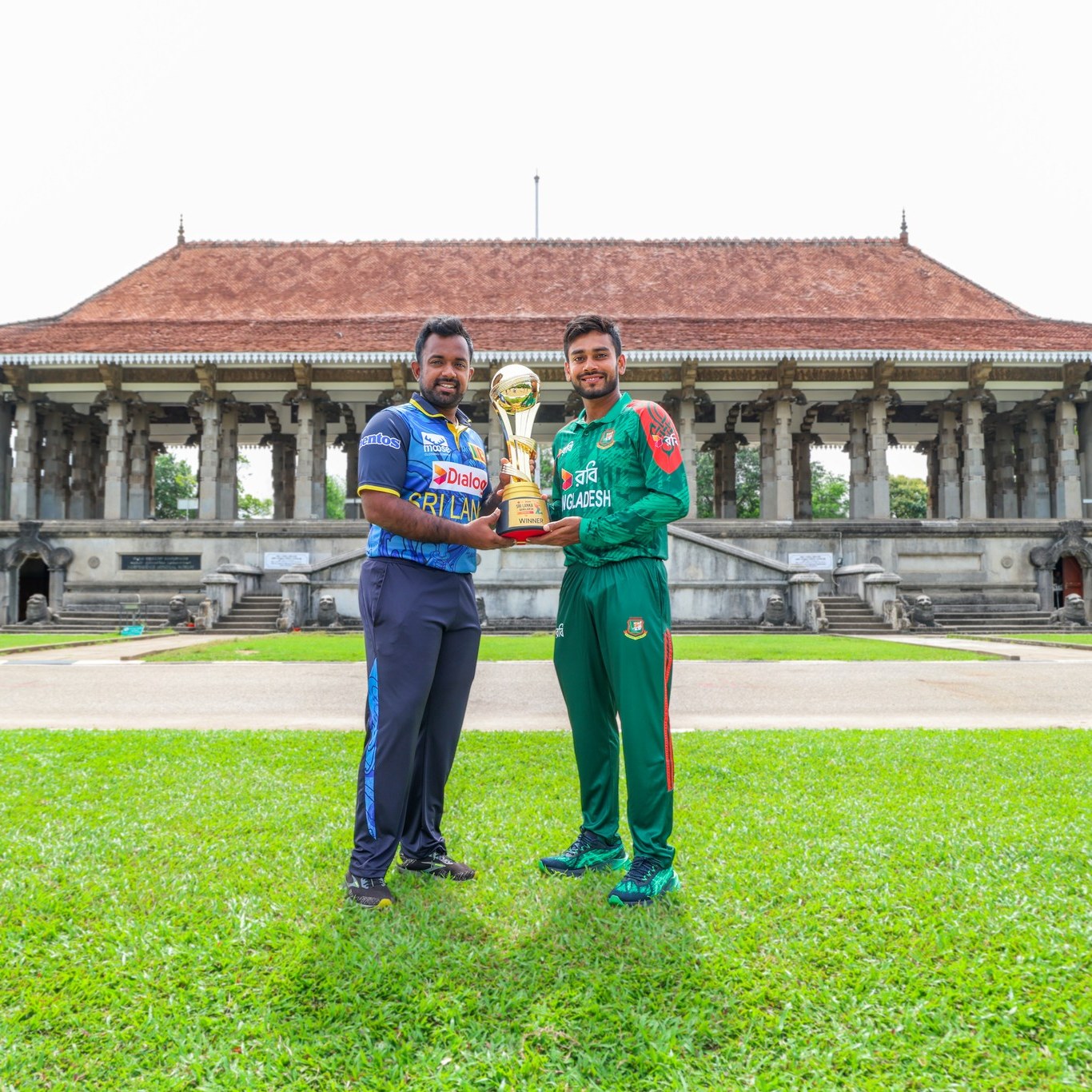 Trophy Unveiling at Colombo’s Independence Square